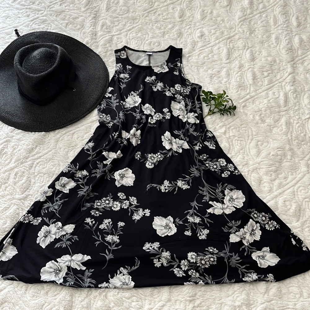 Old Navy Black Floral Tshirt Dress, size XS